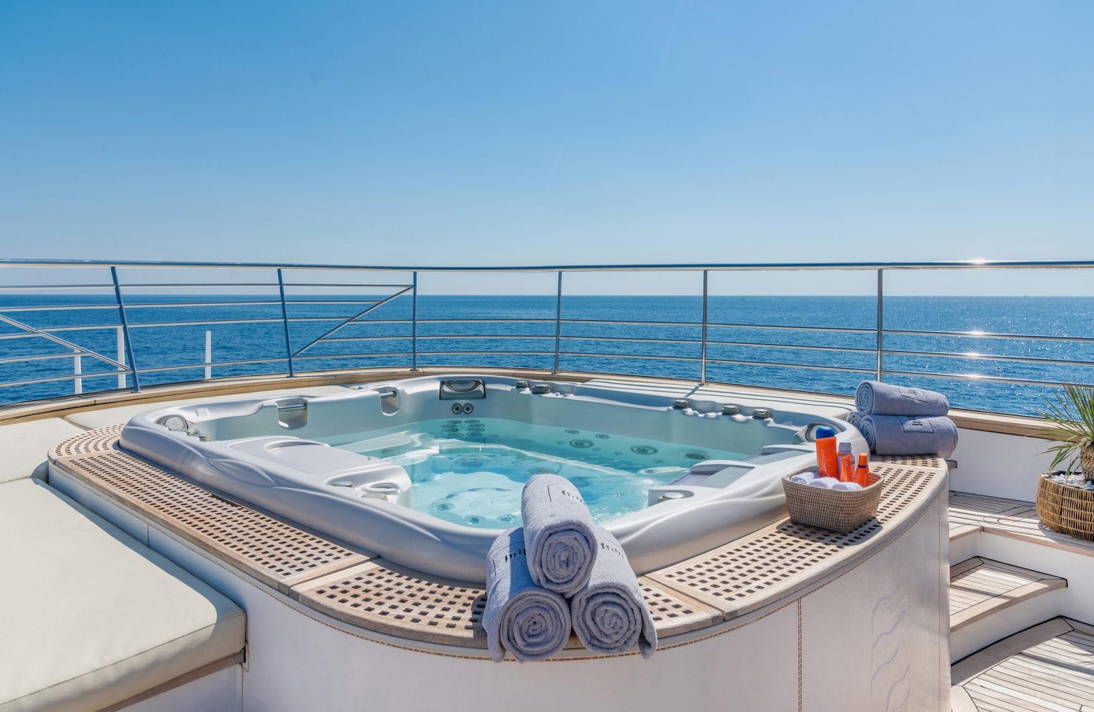 JOY ME yacht charter, photo 6