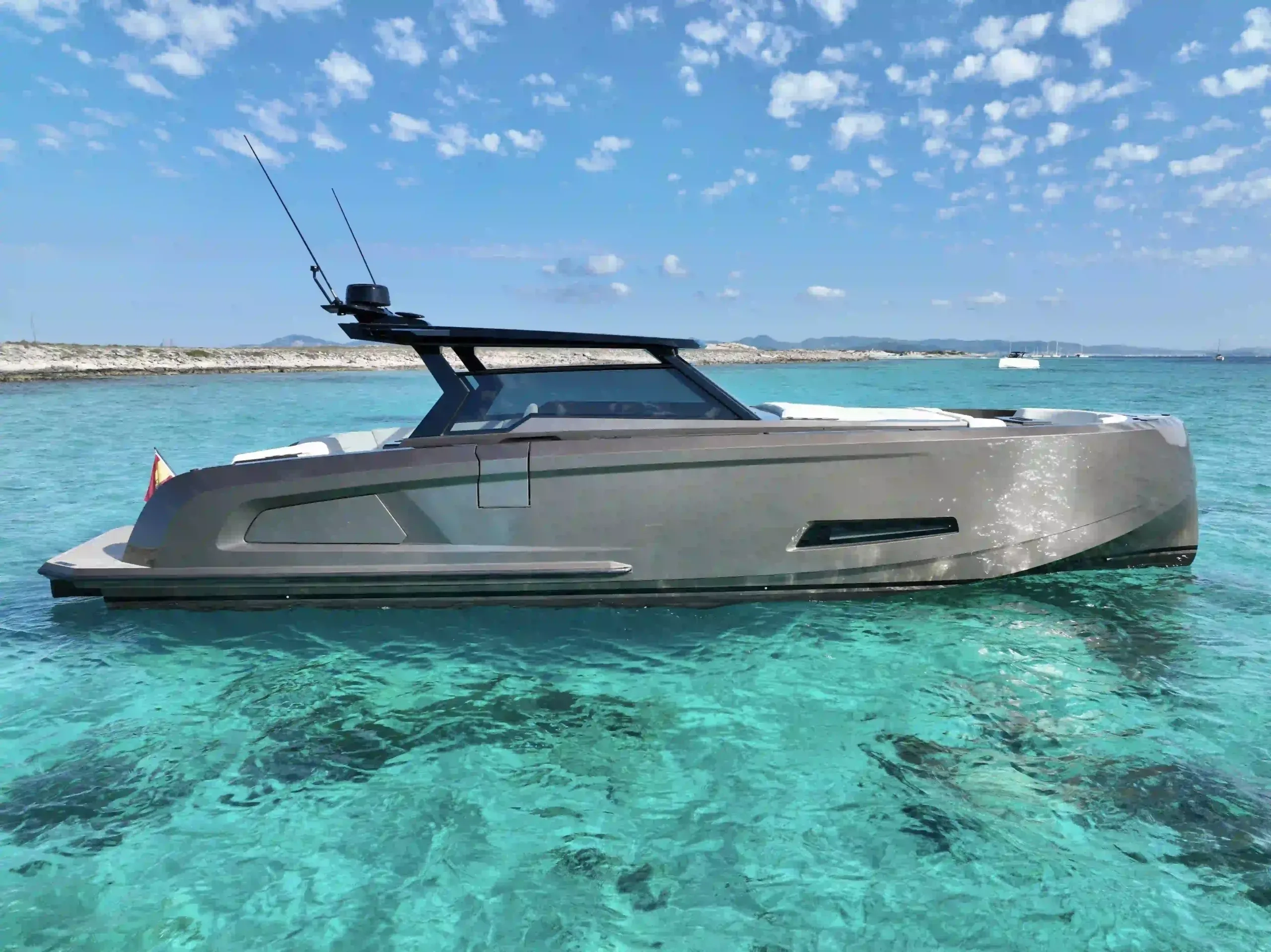 Vanquish 45 T-Top yacht charter, photo 2