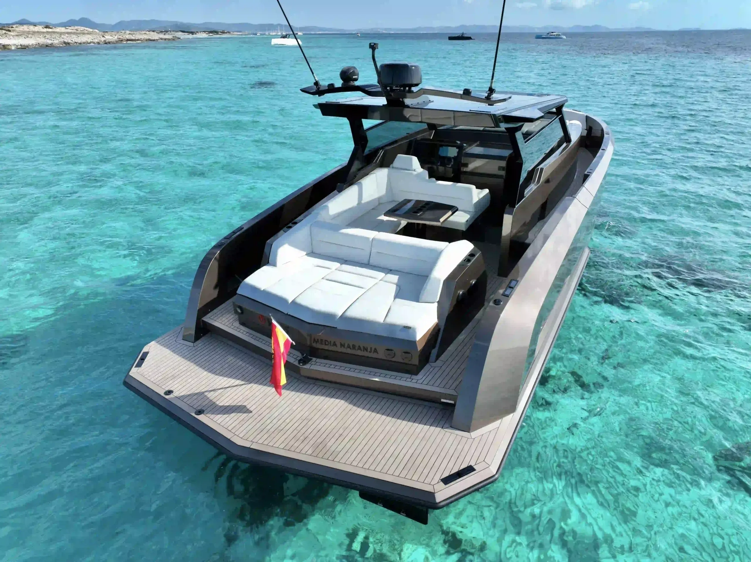 Vanquish 45 T-Top yacht charter, photo 5