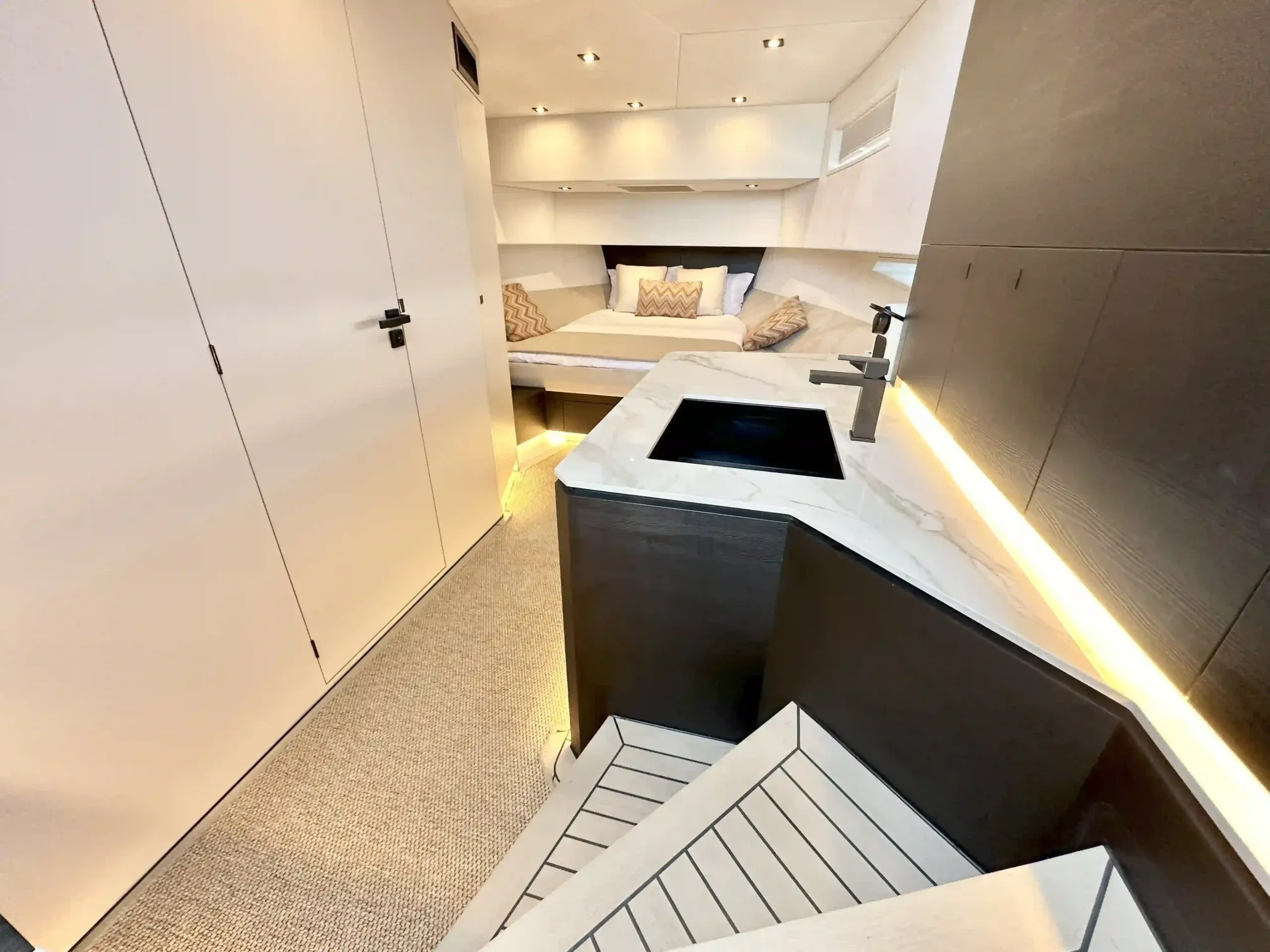 Vanquish 45 T-Top yacht charter, photo 7