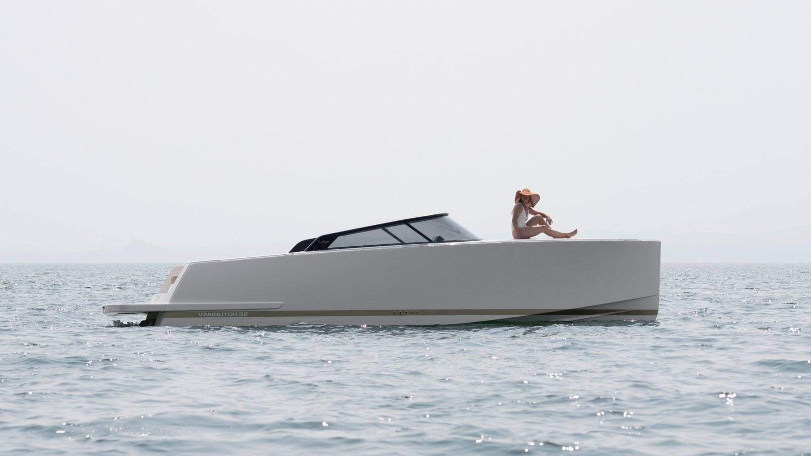 VANDUTCH 32 yacht charter, photo 2