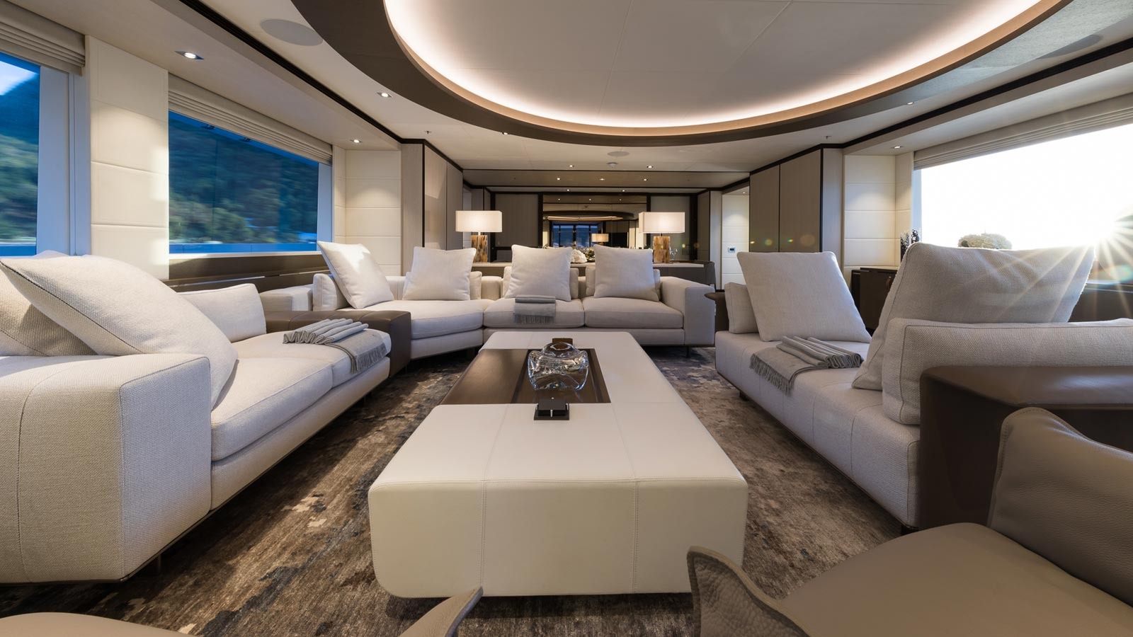 LAURENTIA yacht charter, photo 4