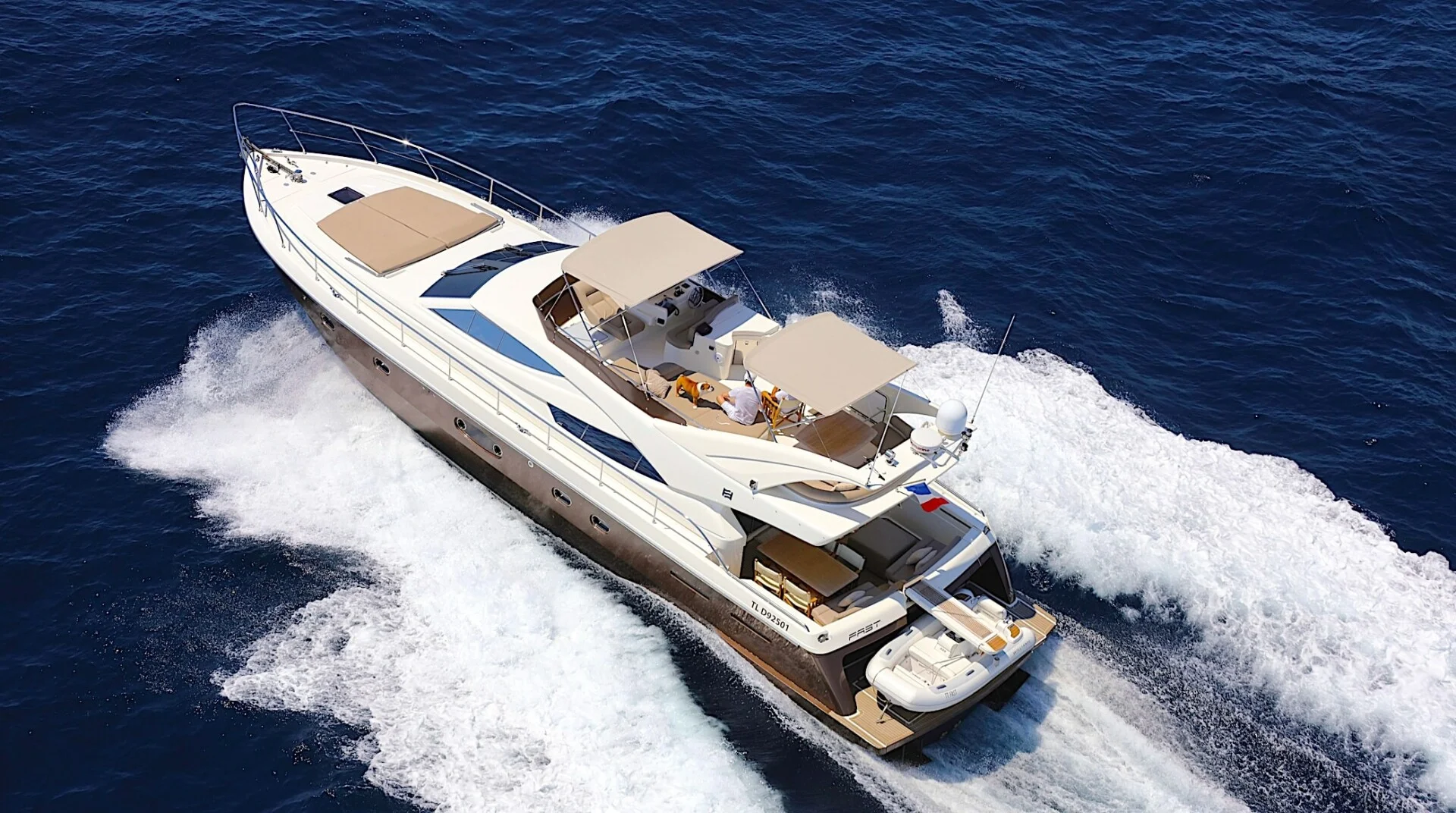 FERRETTI 620 yacht charter, photo 2