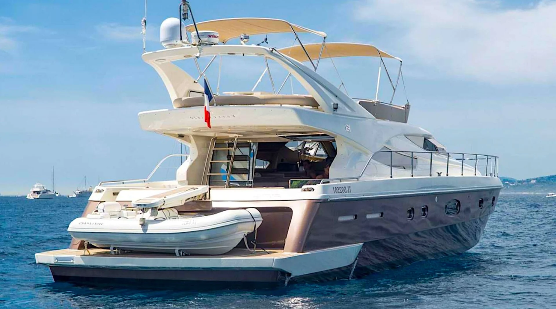FERRETTI 620 yacht charter, photo 7