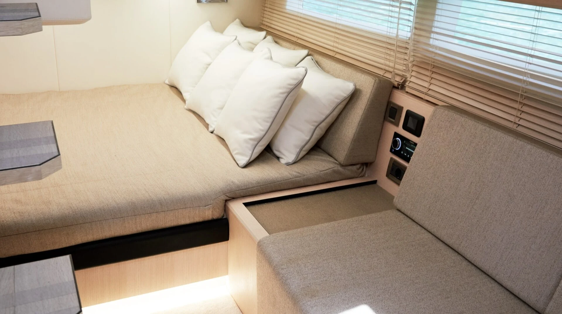MED 42 yacht charter, photo 5