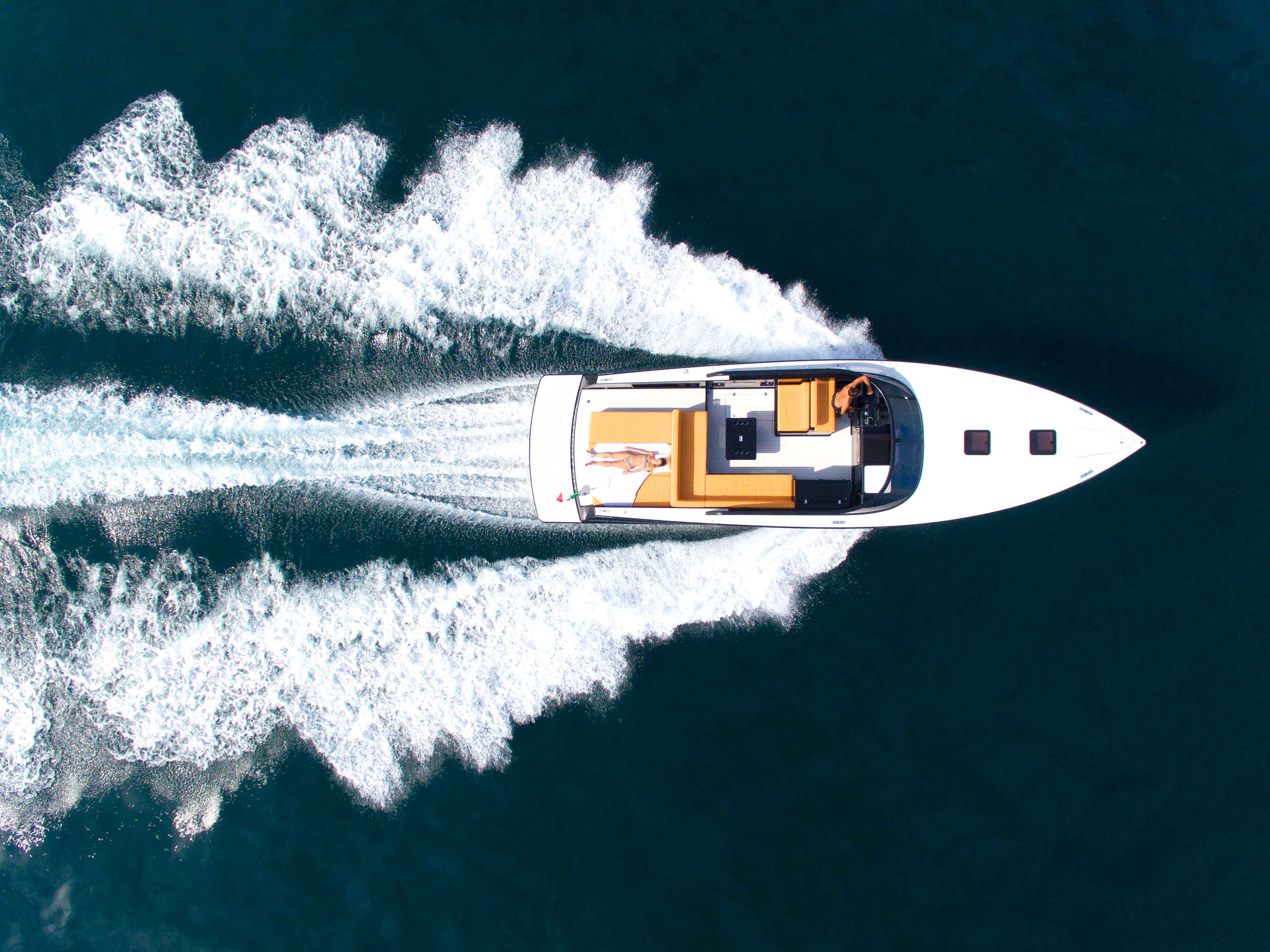 VANDUTCH 40 yacht charter, photo 2