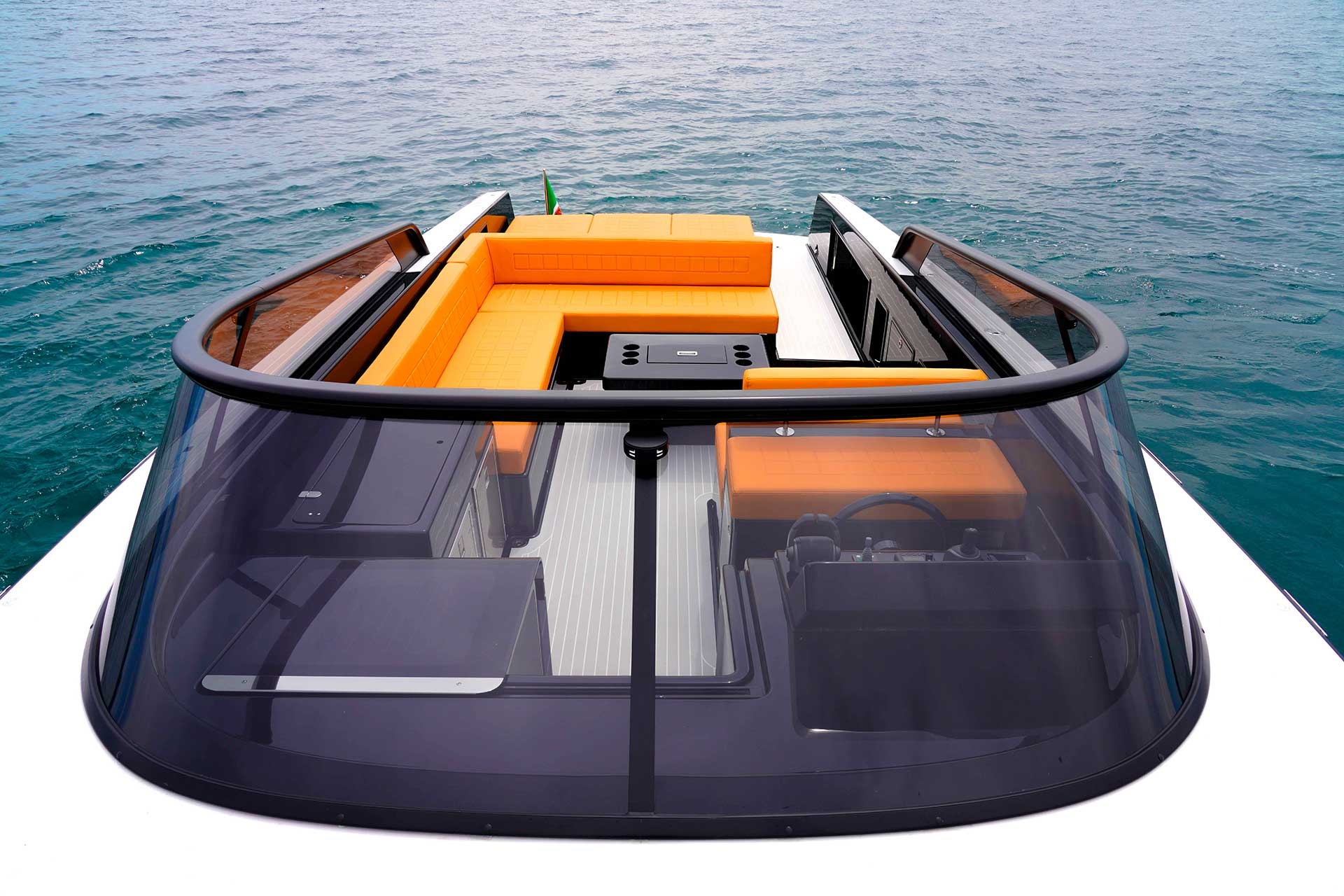 VANDUTCH 40 yacht charter, photo 6