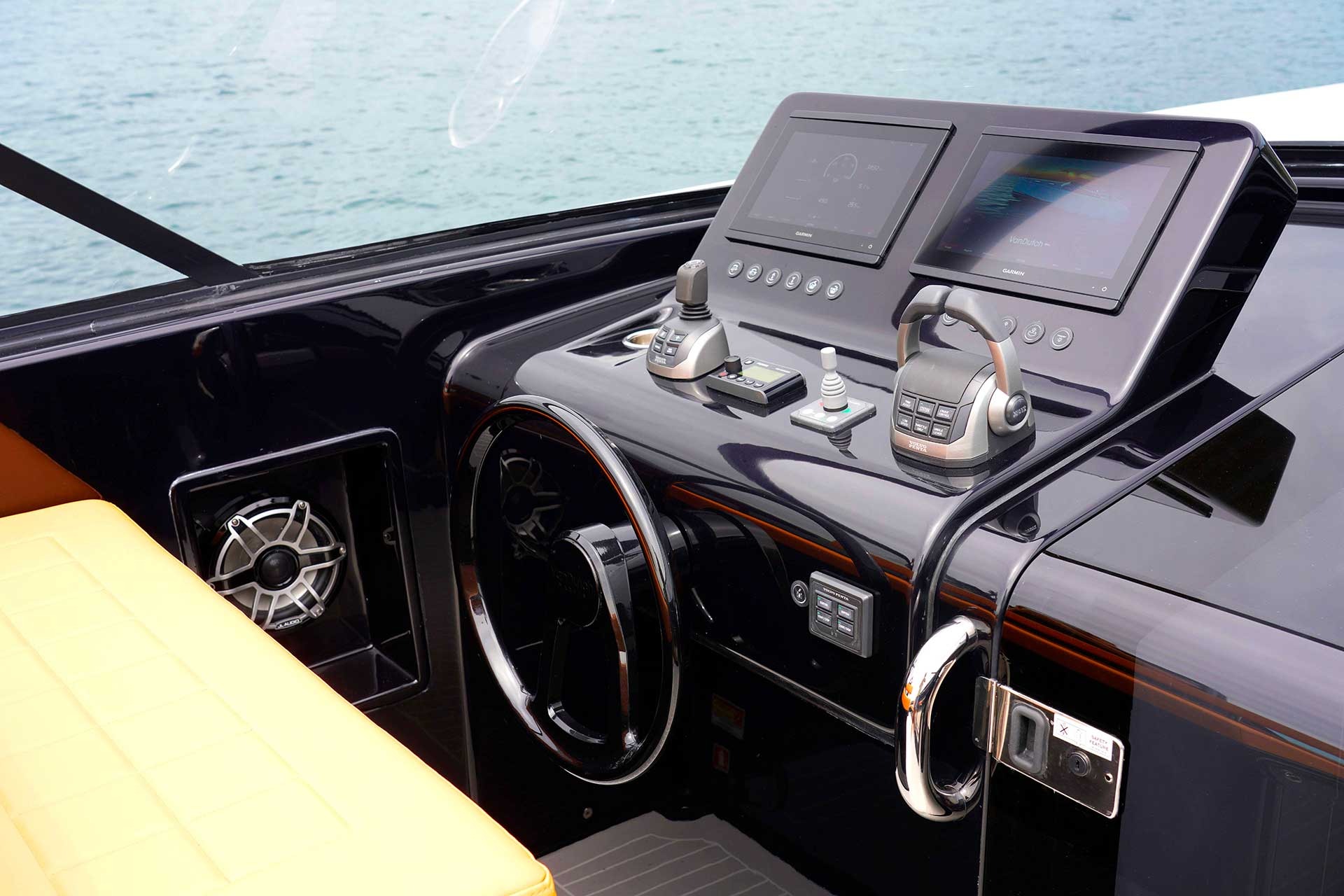 VANDUTCH 40 yacht charter, photo 8