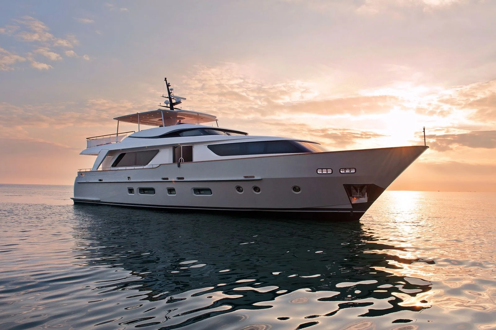 SANLORENZO SD 92 — 28m luxury yacht SANLORENZO SD 92 luxury yacht charter French Riviera