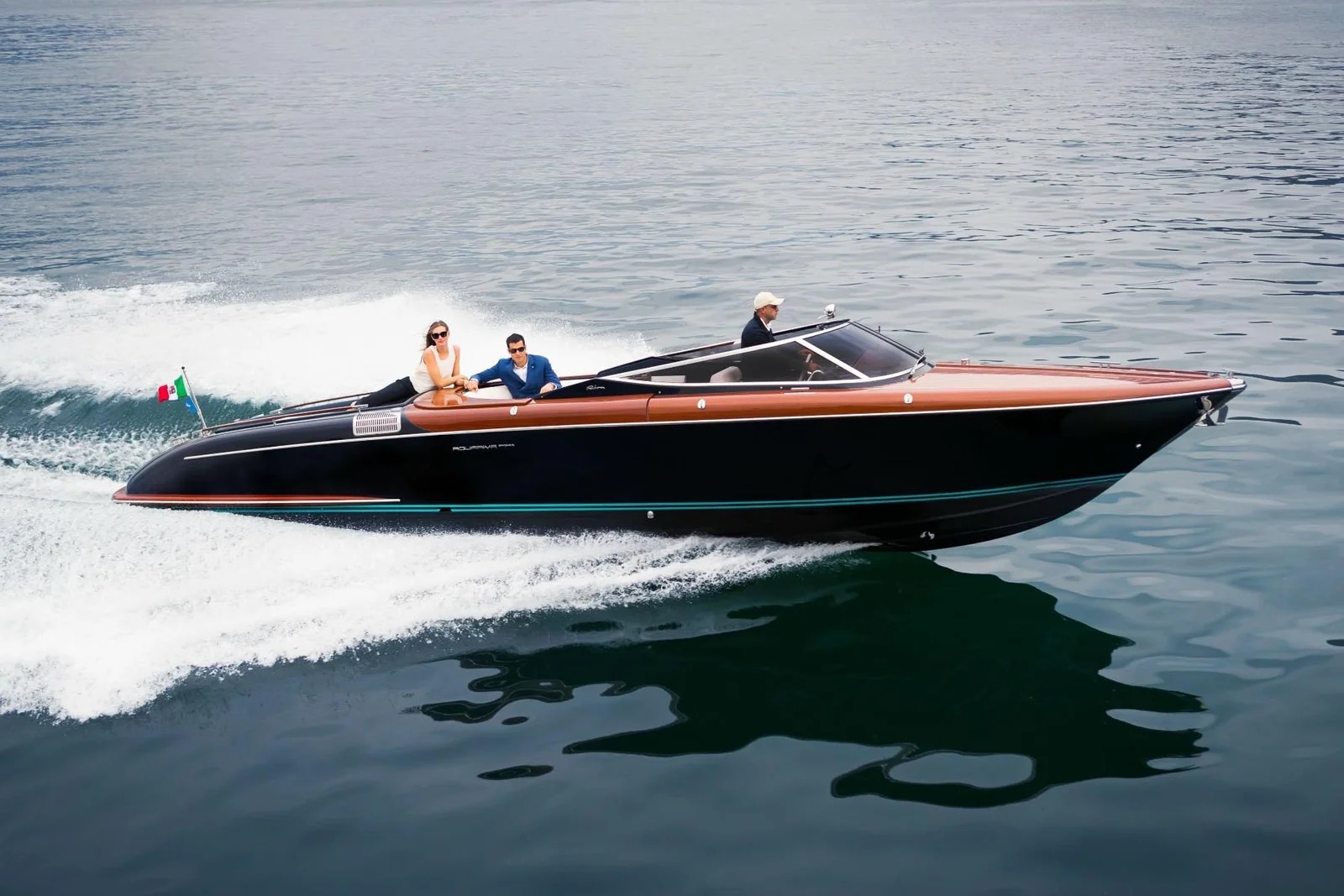 Aquariva 33 yacht charter, photo 2