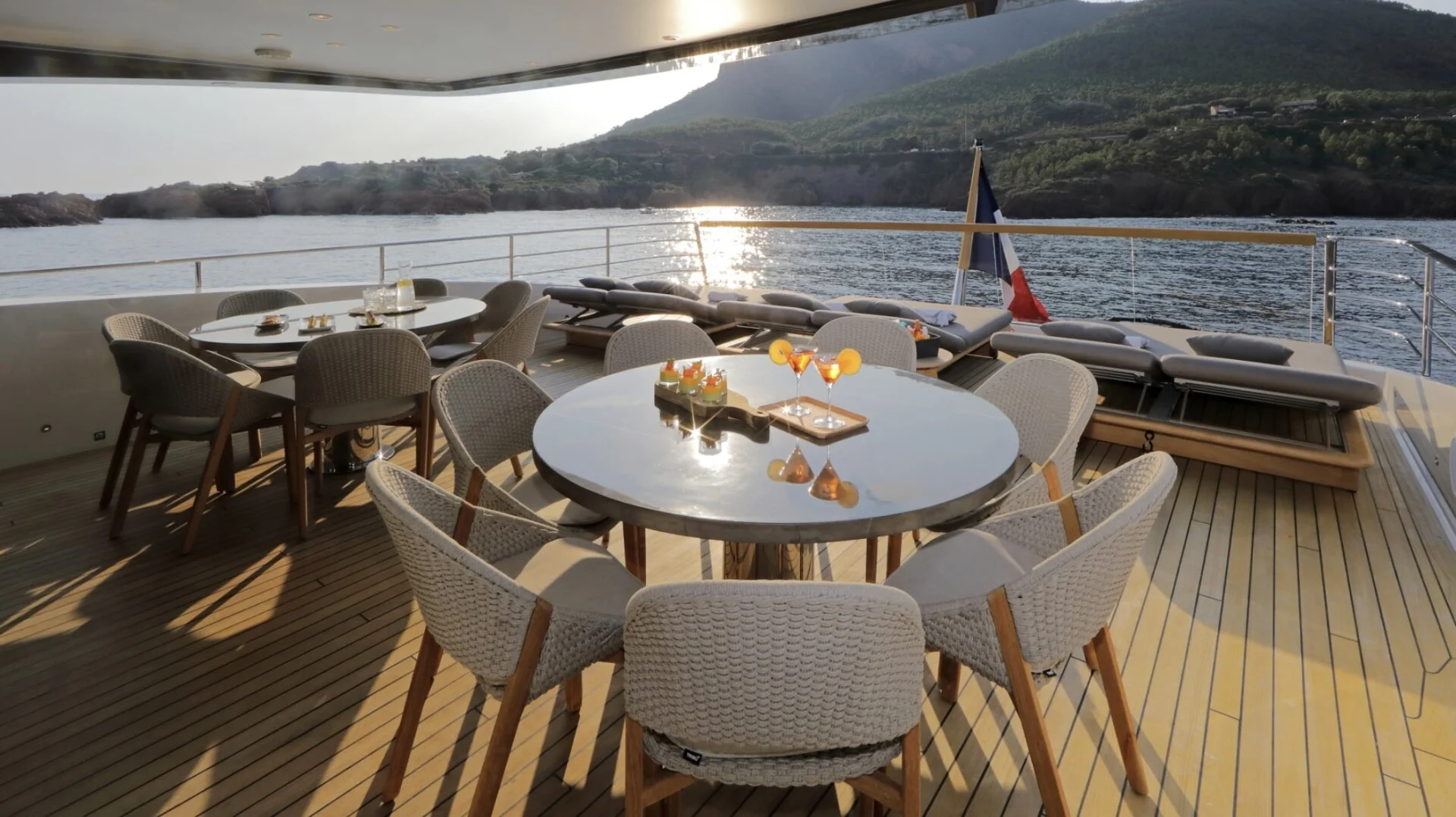 X yacht charter, photo 5