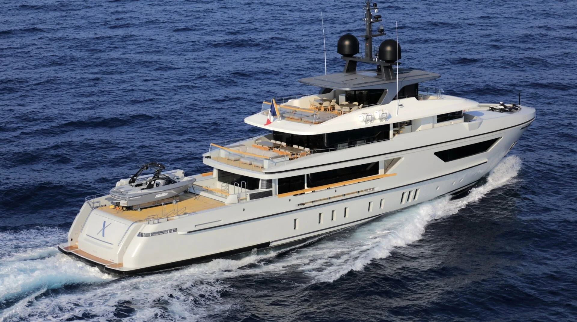 X yacht charter, photo 2