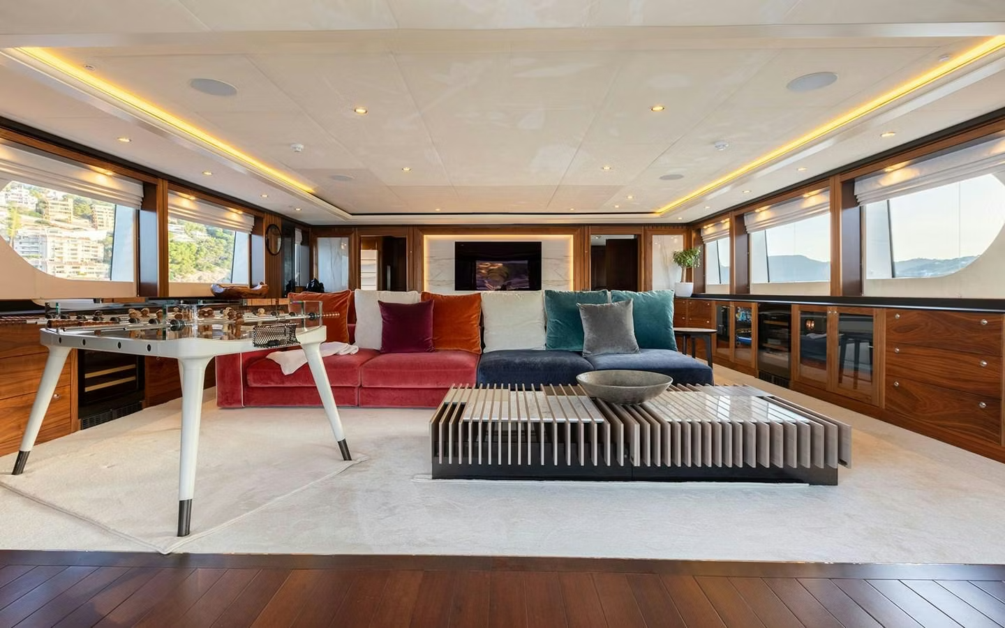 MAXIMILIAN MMIV yacht charter, photo 4
