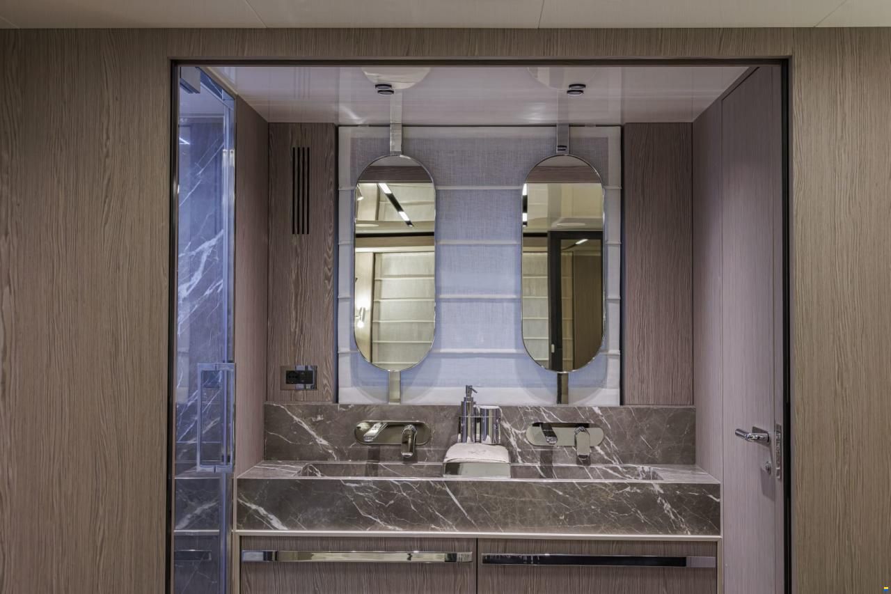 CRANCHI 67 yacht charter, photo 8