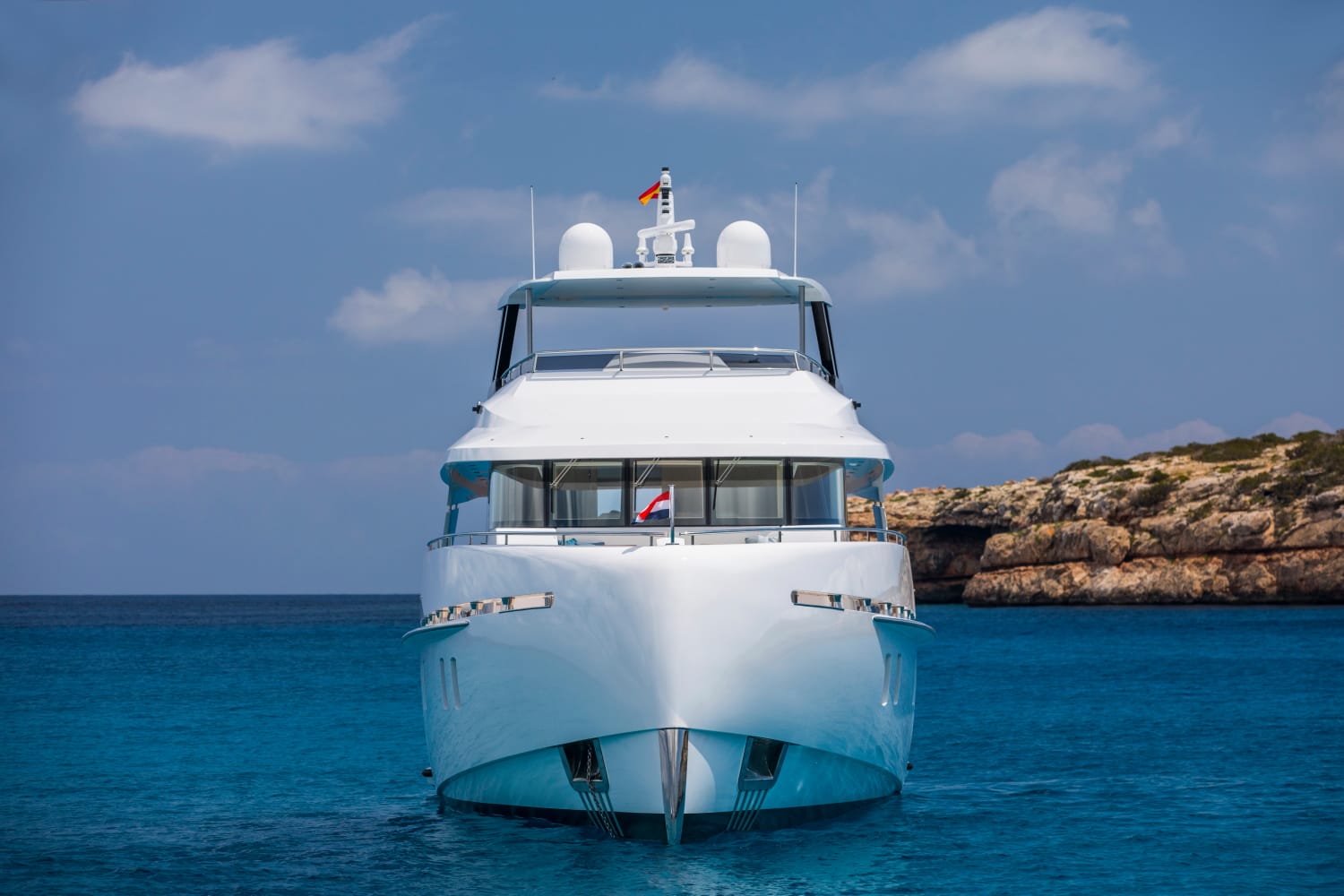 Vanquish 82 yacht charter, photo 7