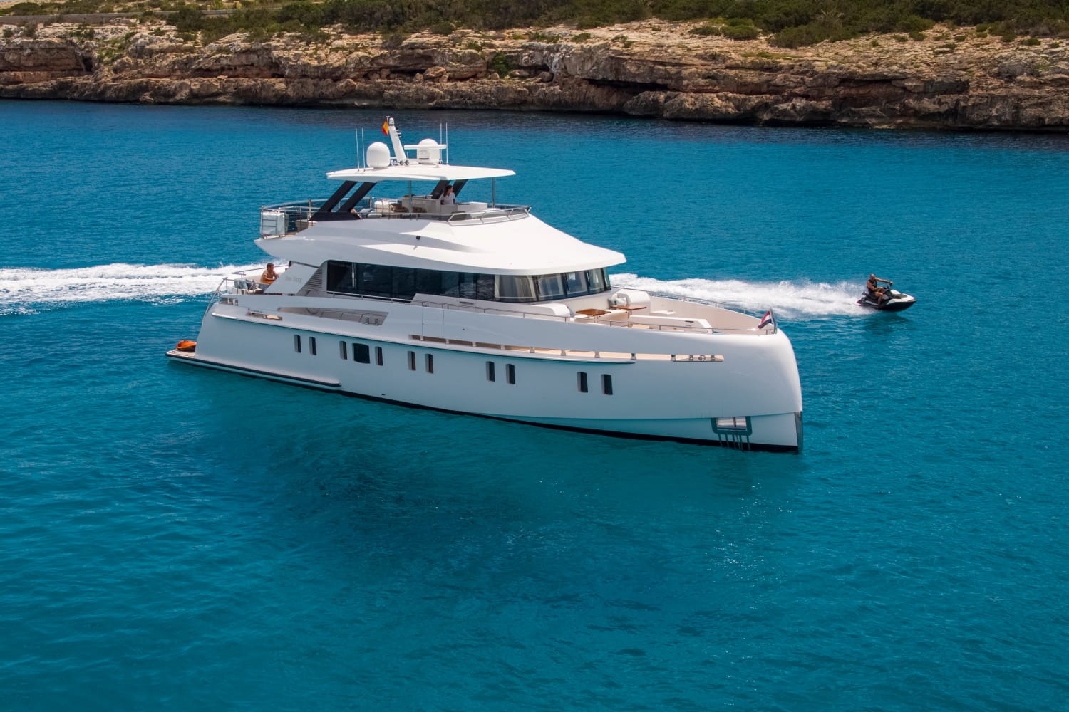 Vanquish 82 luxury yacht charter French Riviera
