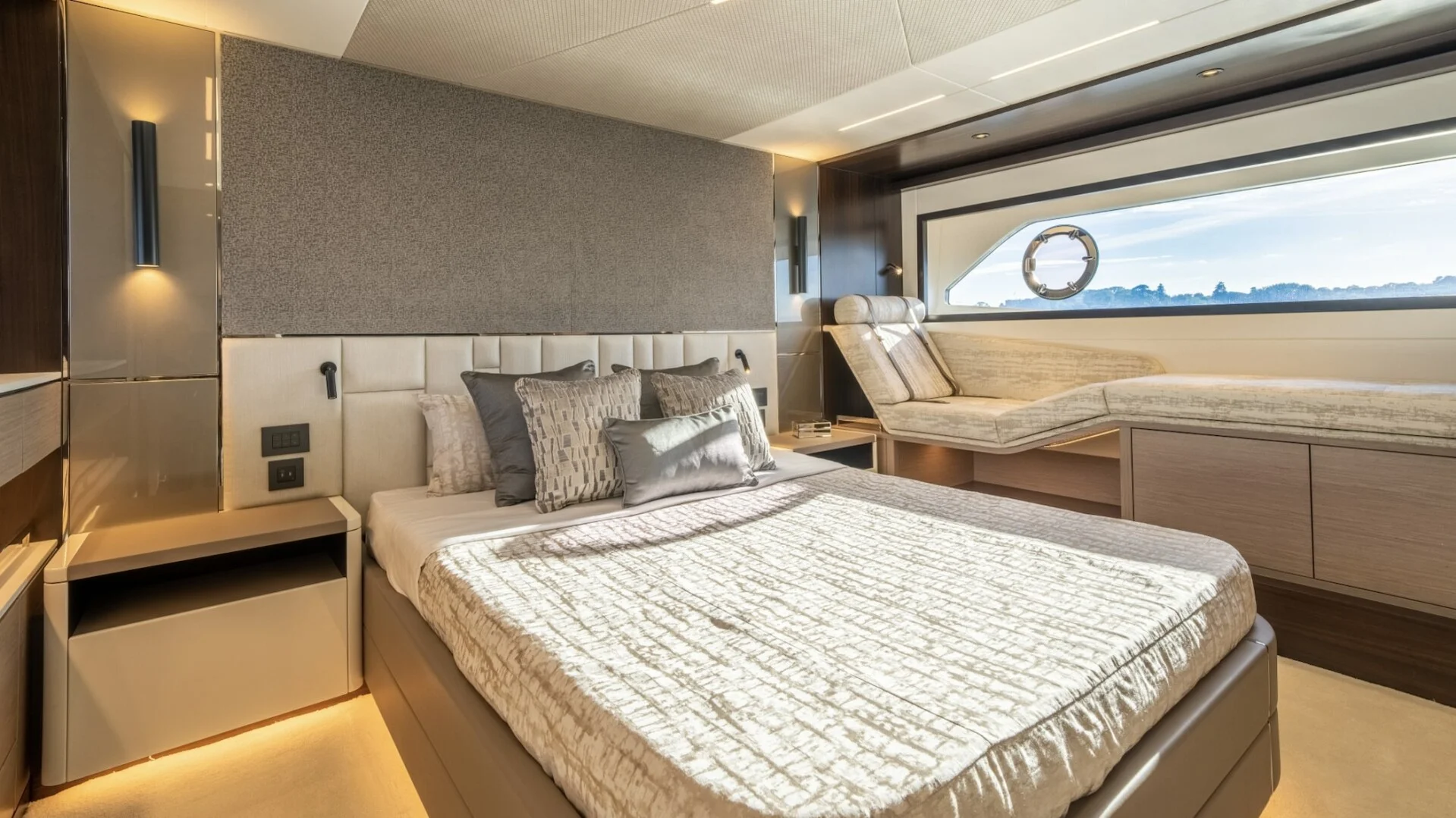 SUNSEEKER 68 yacht charter, photo 5