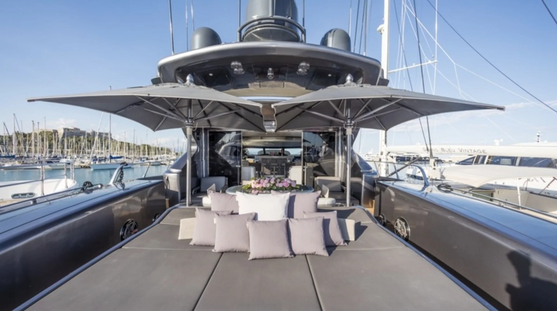 MANGUSTA 108 yacht charter, photo 8
