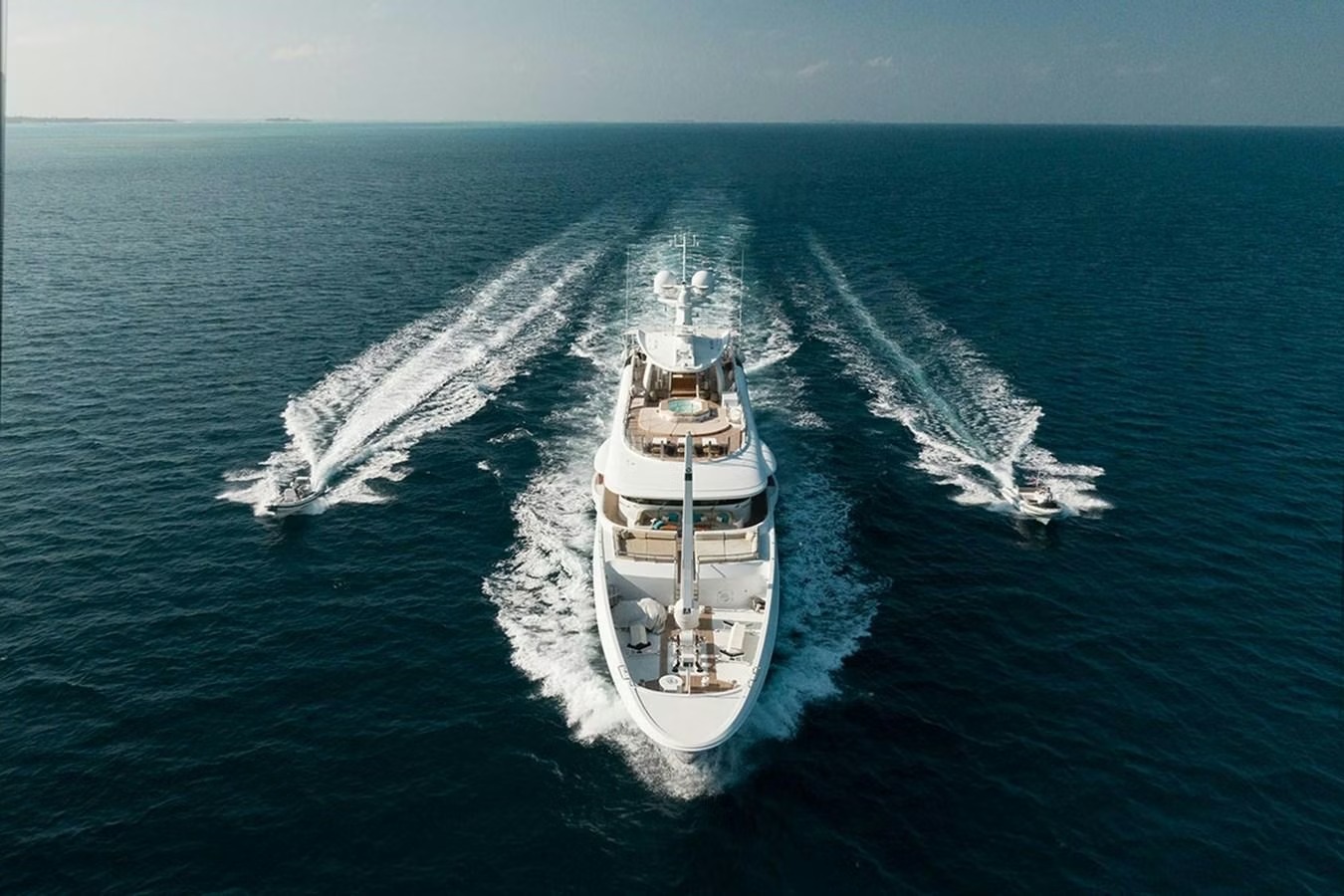DEEP BLUE yacht charter, photo 2