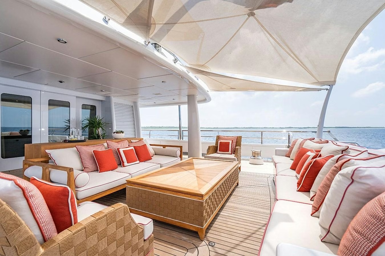 DEEP BLUE yacht charter, photo 3