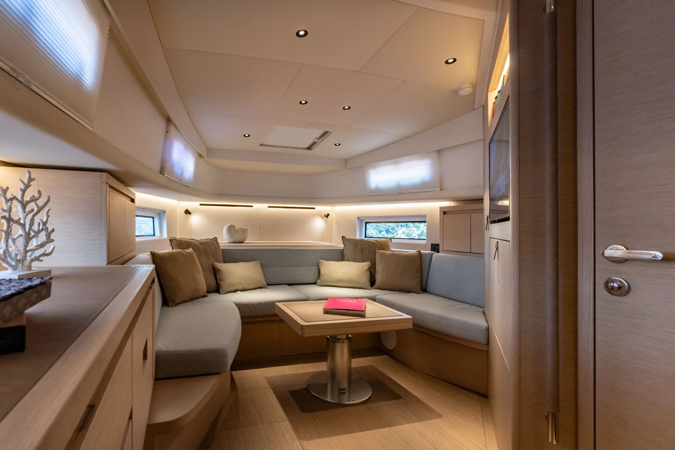 PARDO 43 yacht charter, photo 4