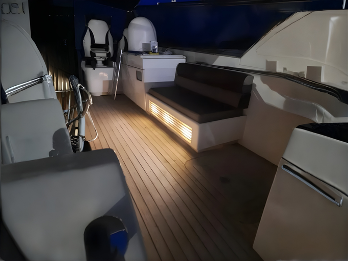 Léopard 23 sport yacht charter, photo 7