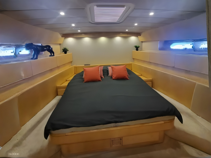 Léopard 23 sport yacht charter, photo 5