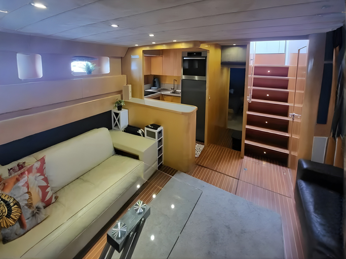 Léopard 23 sport yacht charter, photo 4