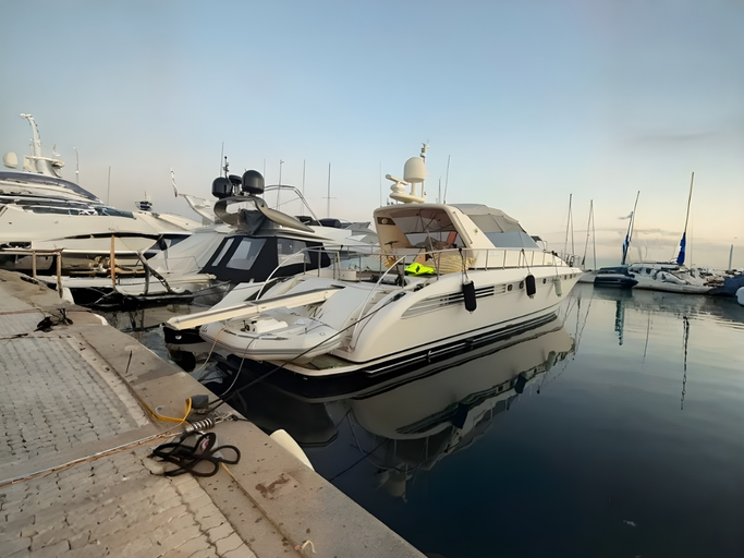Léopard 23 sport yacht charter, photo 2