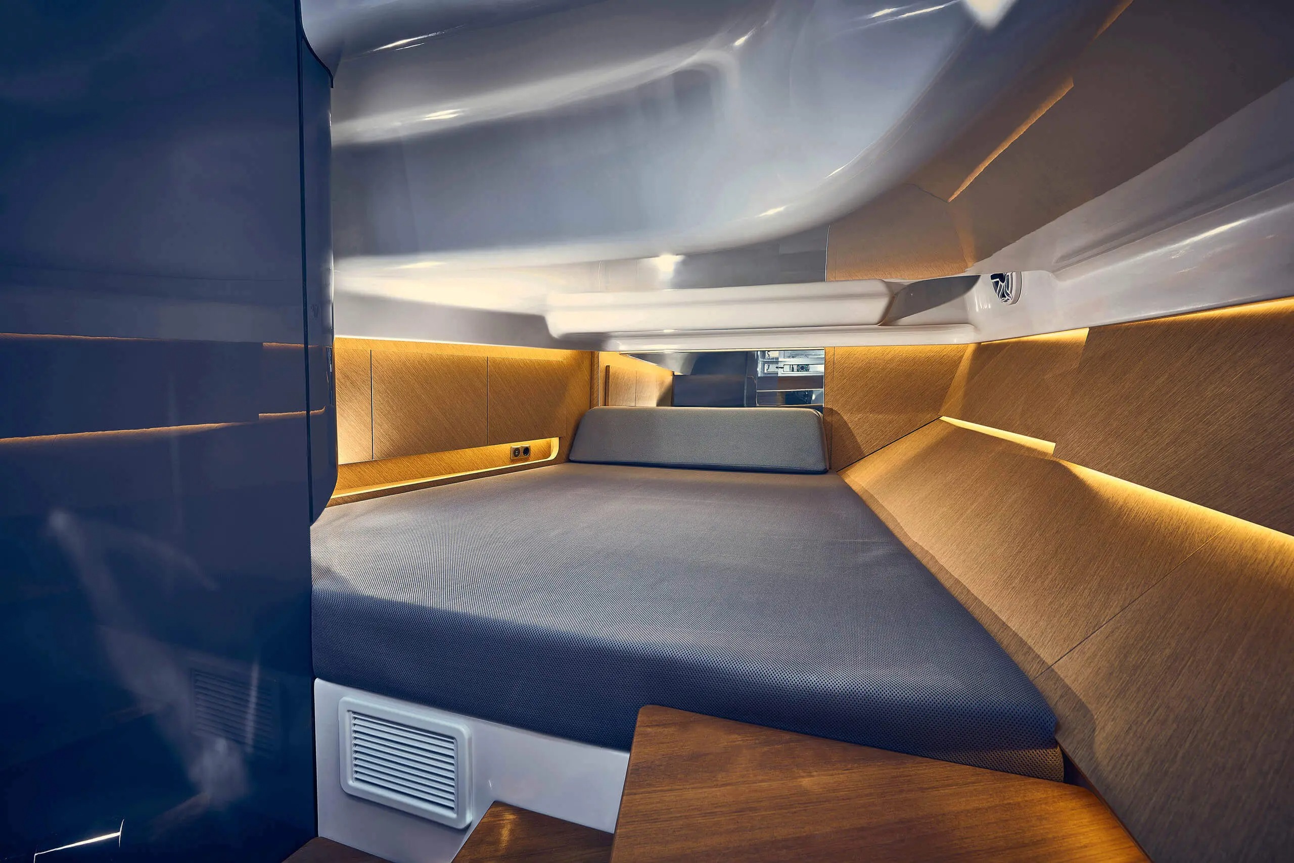 FRAUSCHER 1414 DEMON AIR yacht charter, photo 4