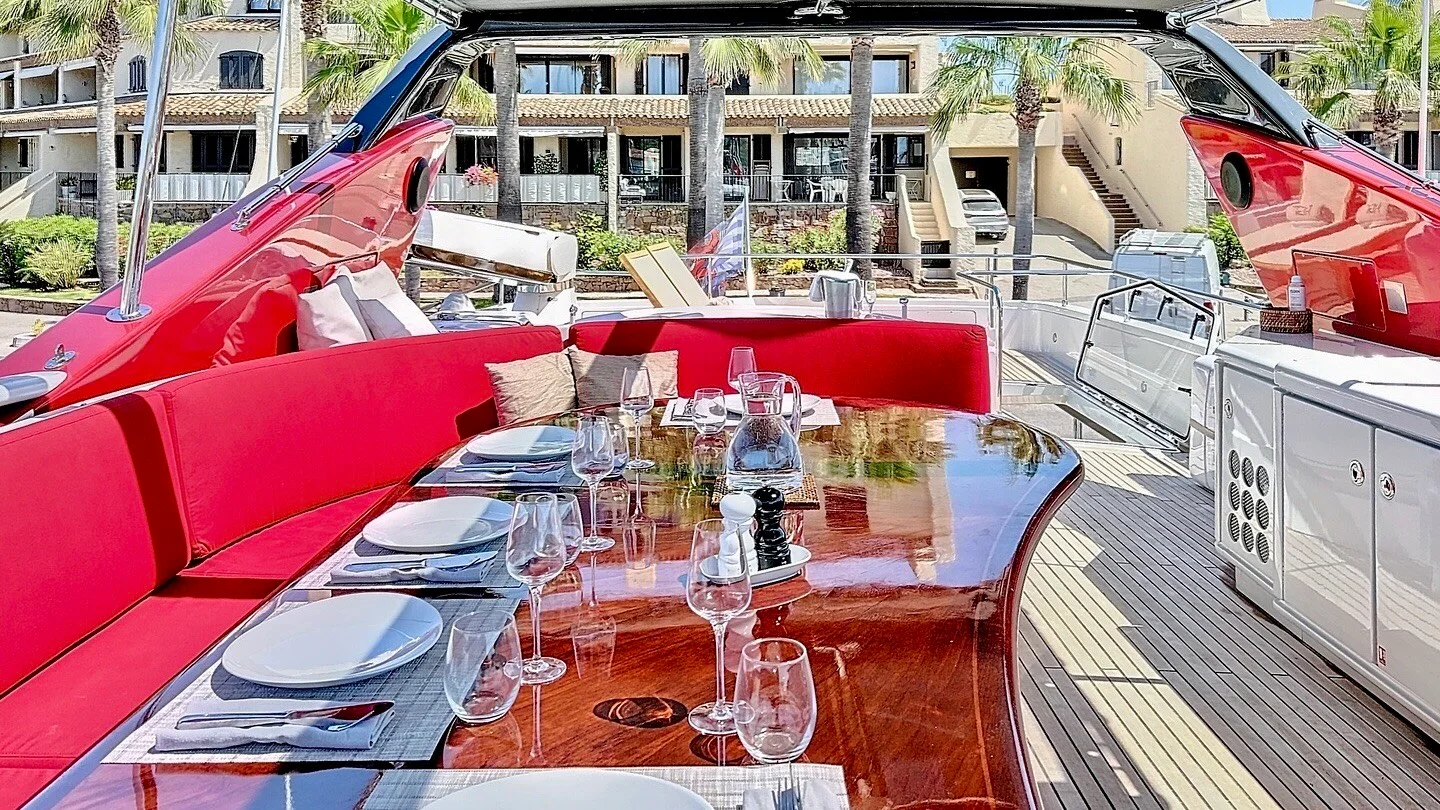 GUY COUACH 30 yacht charter, photo 5