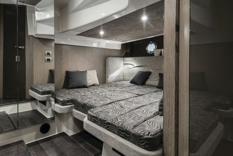 CRANCHI 44 yacht charter, photo 8