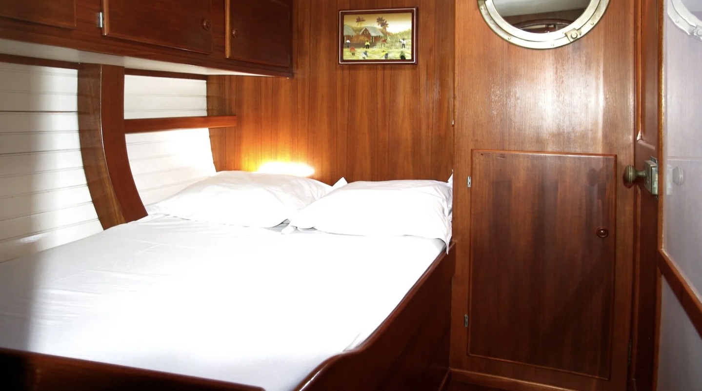 CNB BERNIC II yacht charter, photo 4