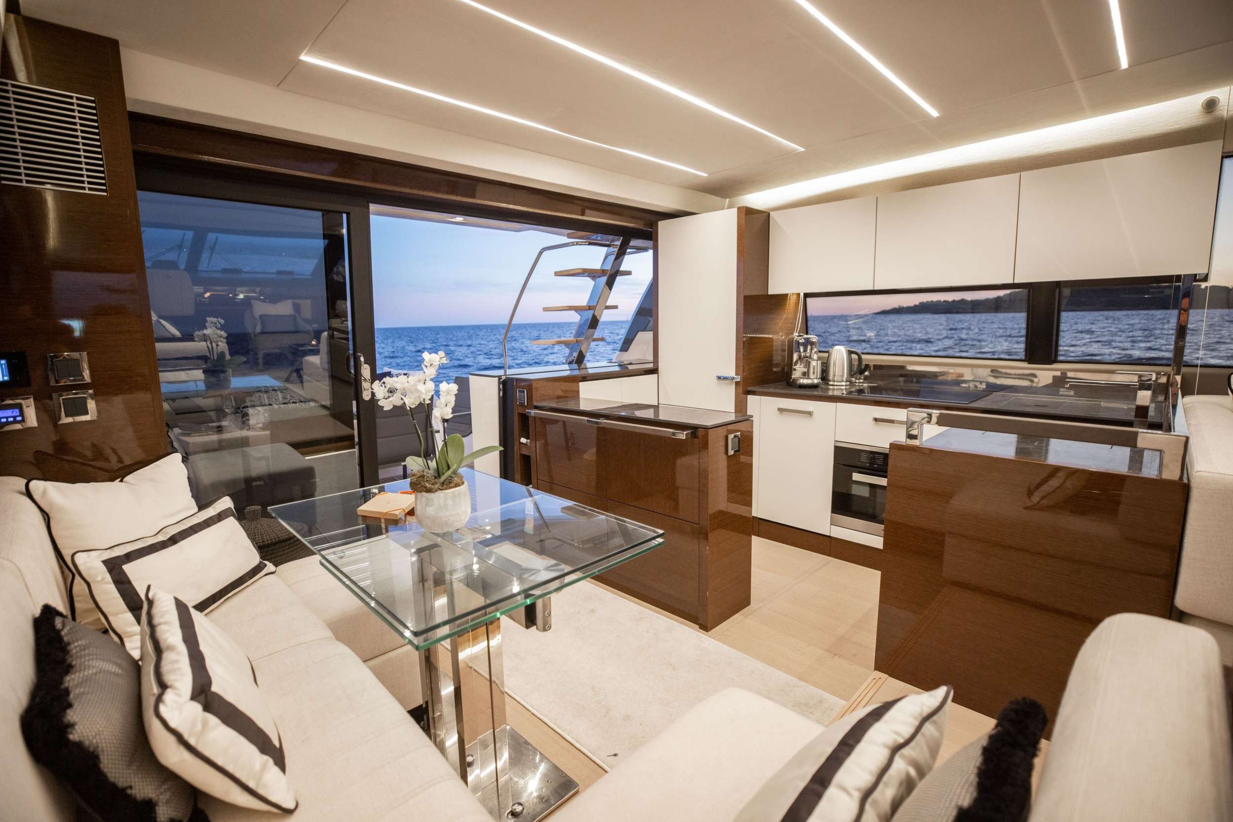 PRESTIGE 680 yacht charter, photo 3