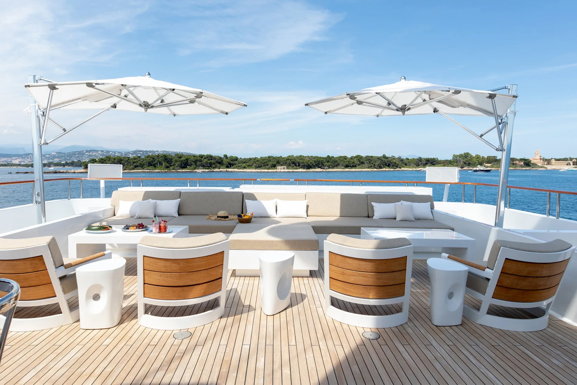 TREEHOUSE yacht charter, photo 8