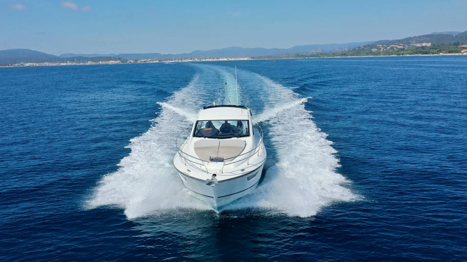 BENETEAU GT 46 yacht charter, photo 2