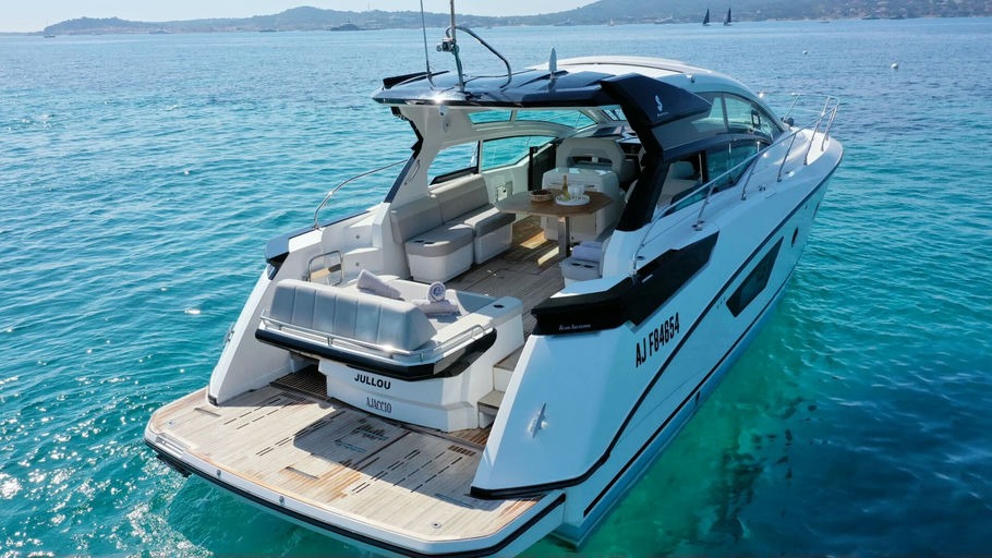 BENETEAU GT 46 yacht charter, photo 3