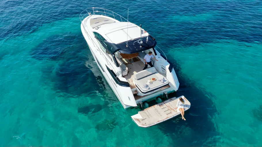 BENETEAU GT 46 yacht charter, photo 8