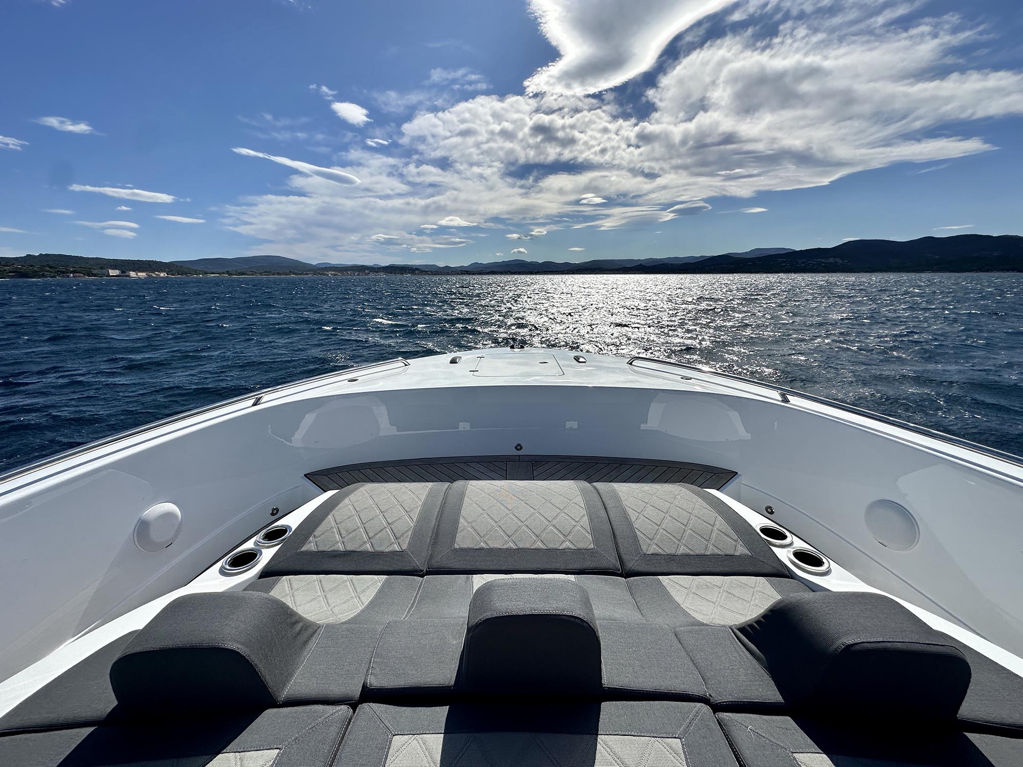 GLADIATOR 493 yacht charter, photo 3