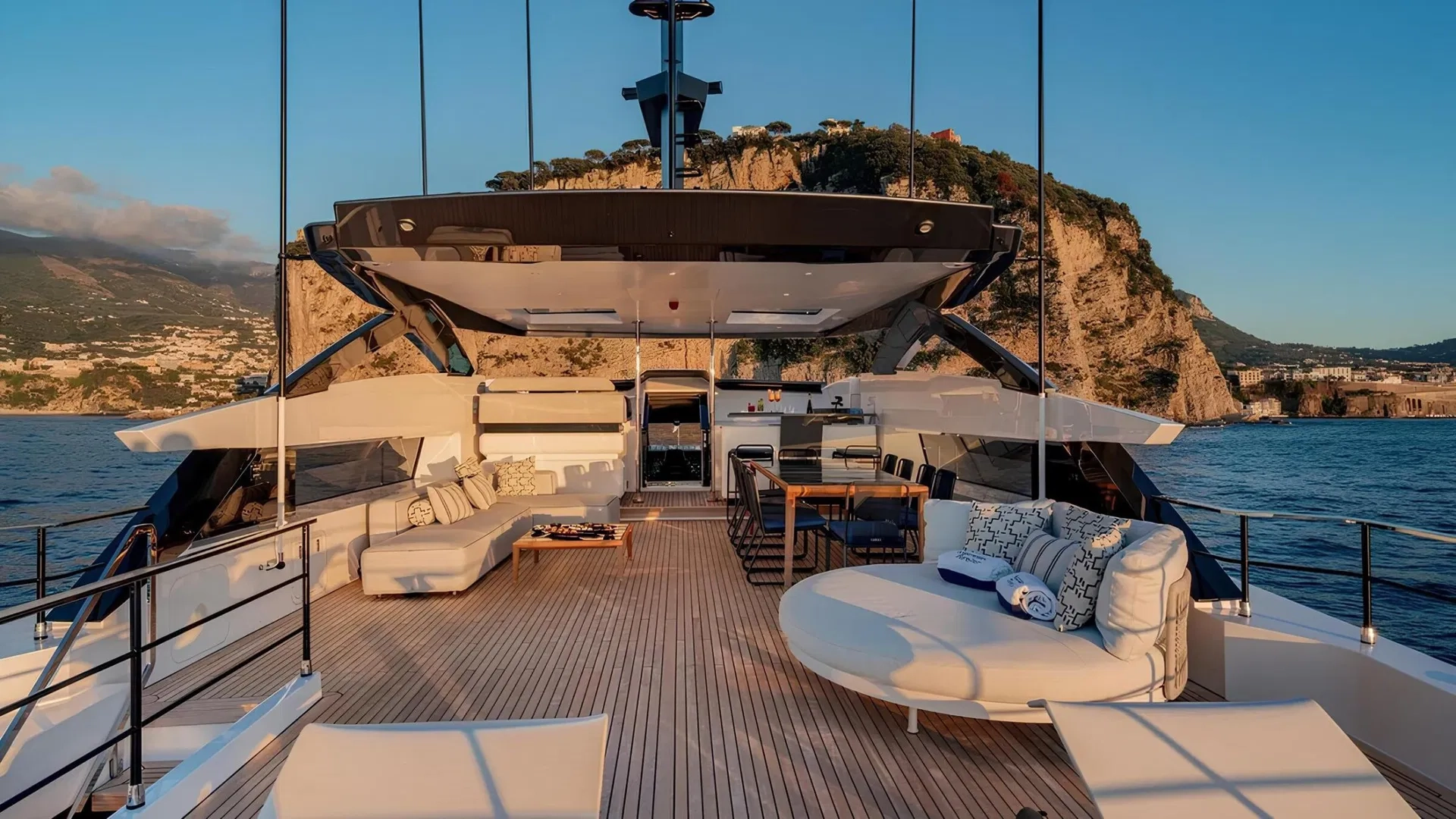 MARICAN FOREVER yacht charter, photo 3