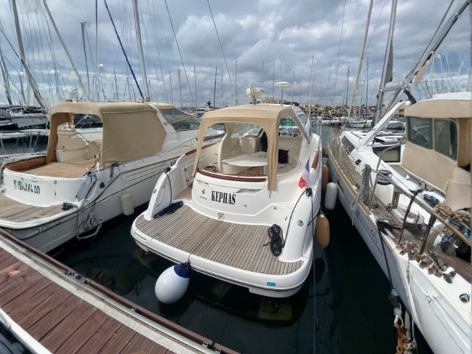 Prestige 34 S yacht charter, photo 7