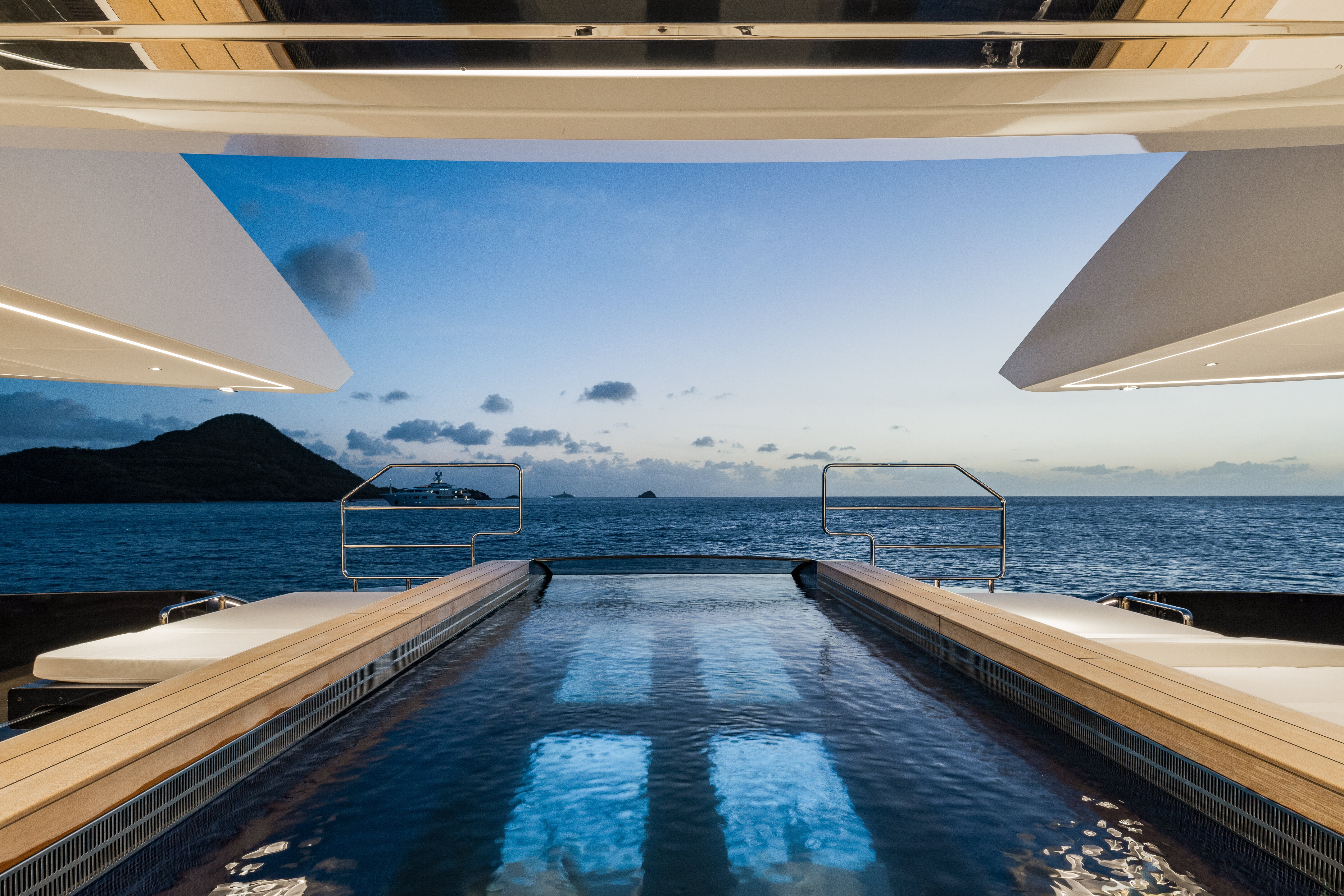 RESILIENCE yacht charter, photo 7