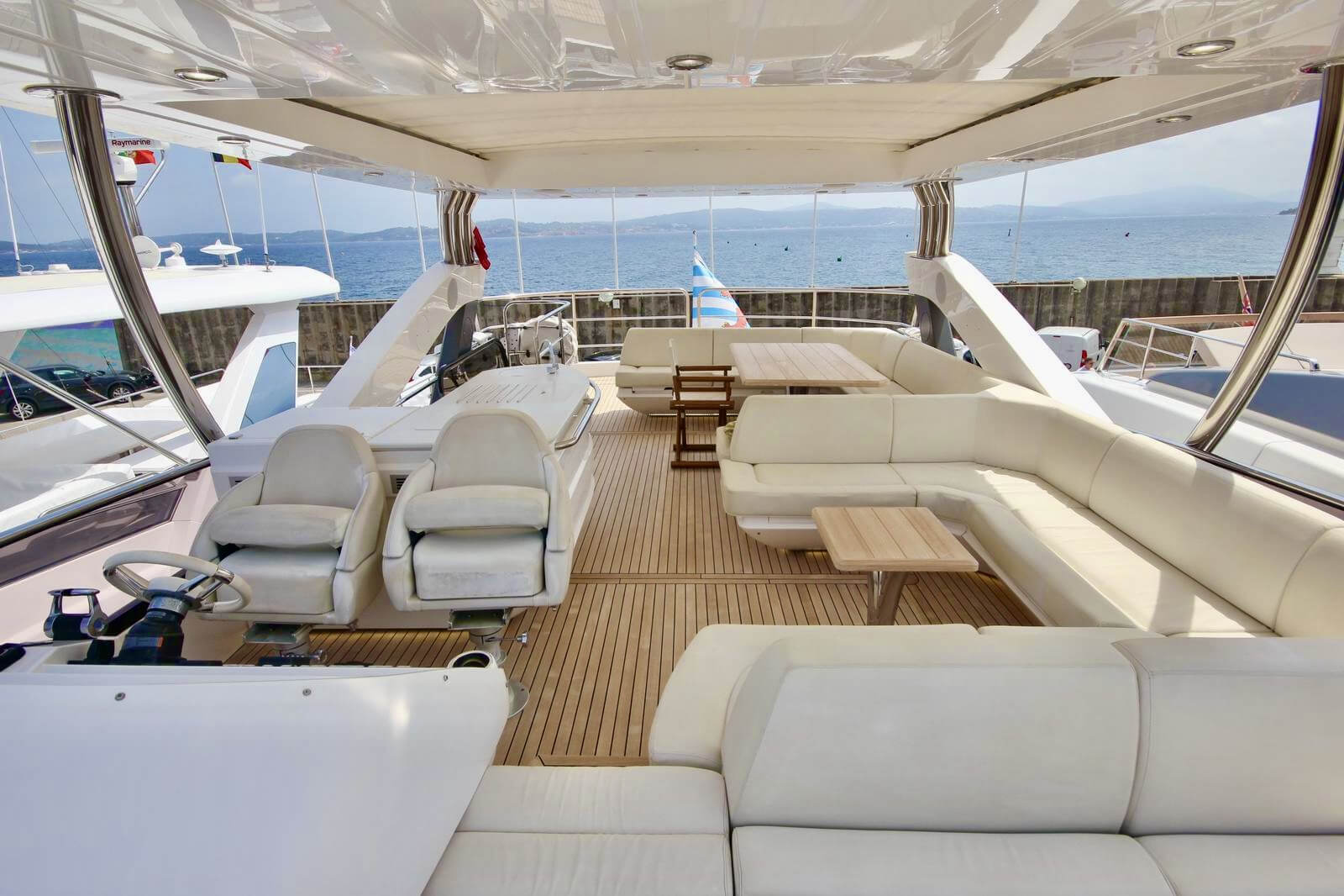 SUNSEEKER 75 yacht charter, photo 2