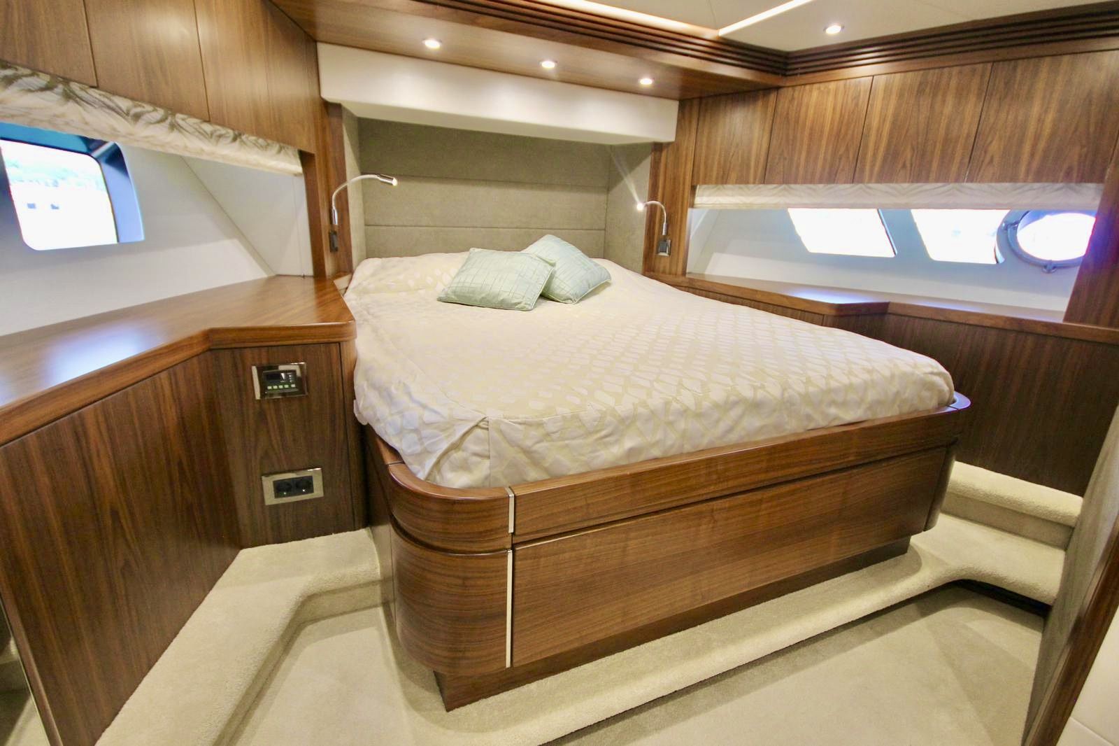 SUNSEEKER 75 yacht charter, photo 8