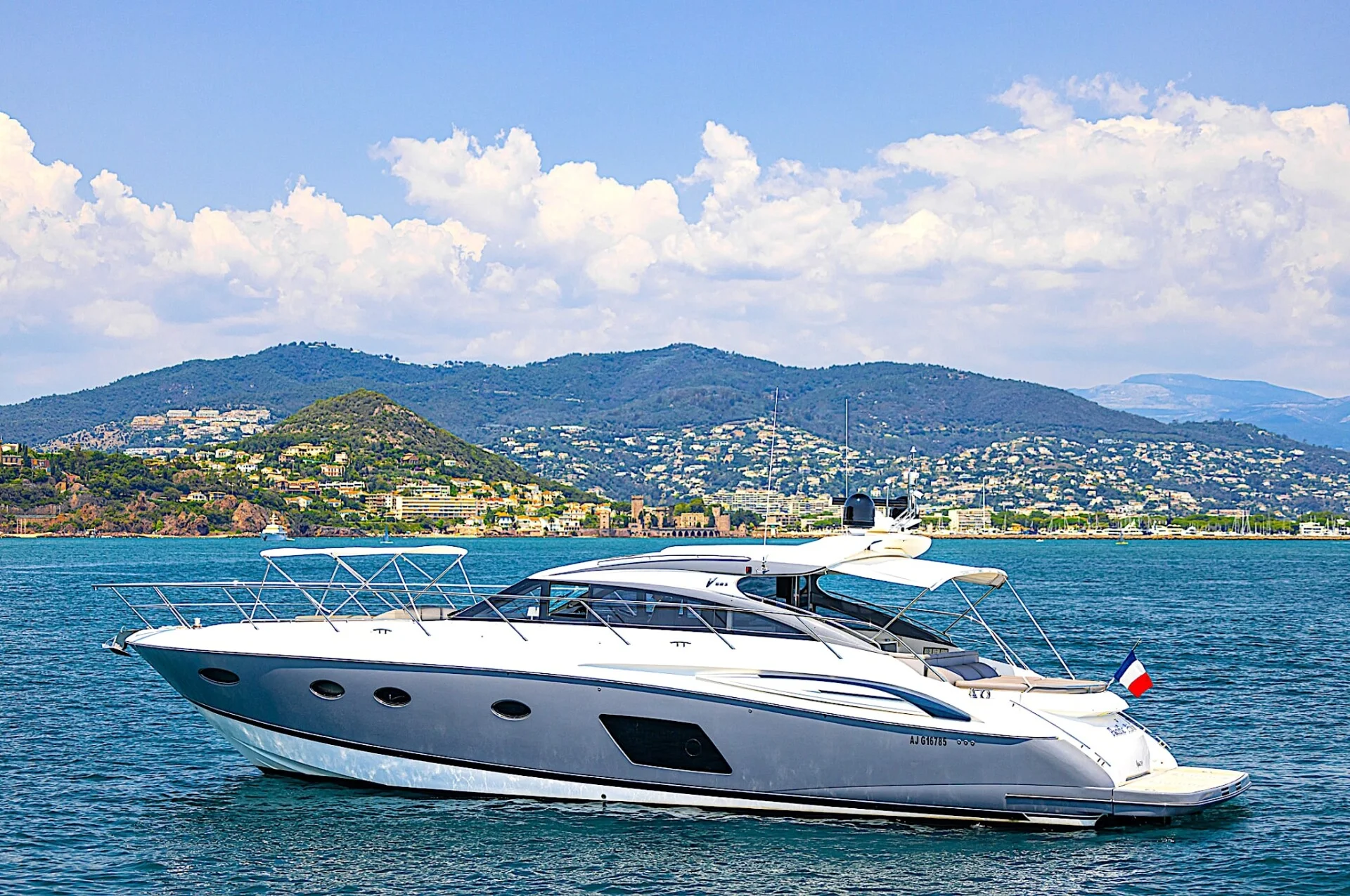 PRINCESS V62S yacht charter, photo 2