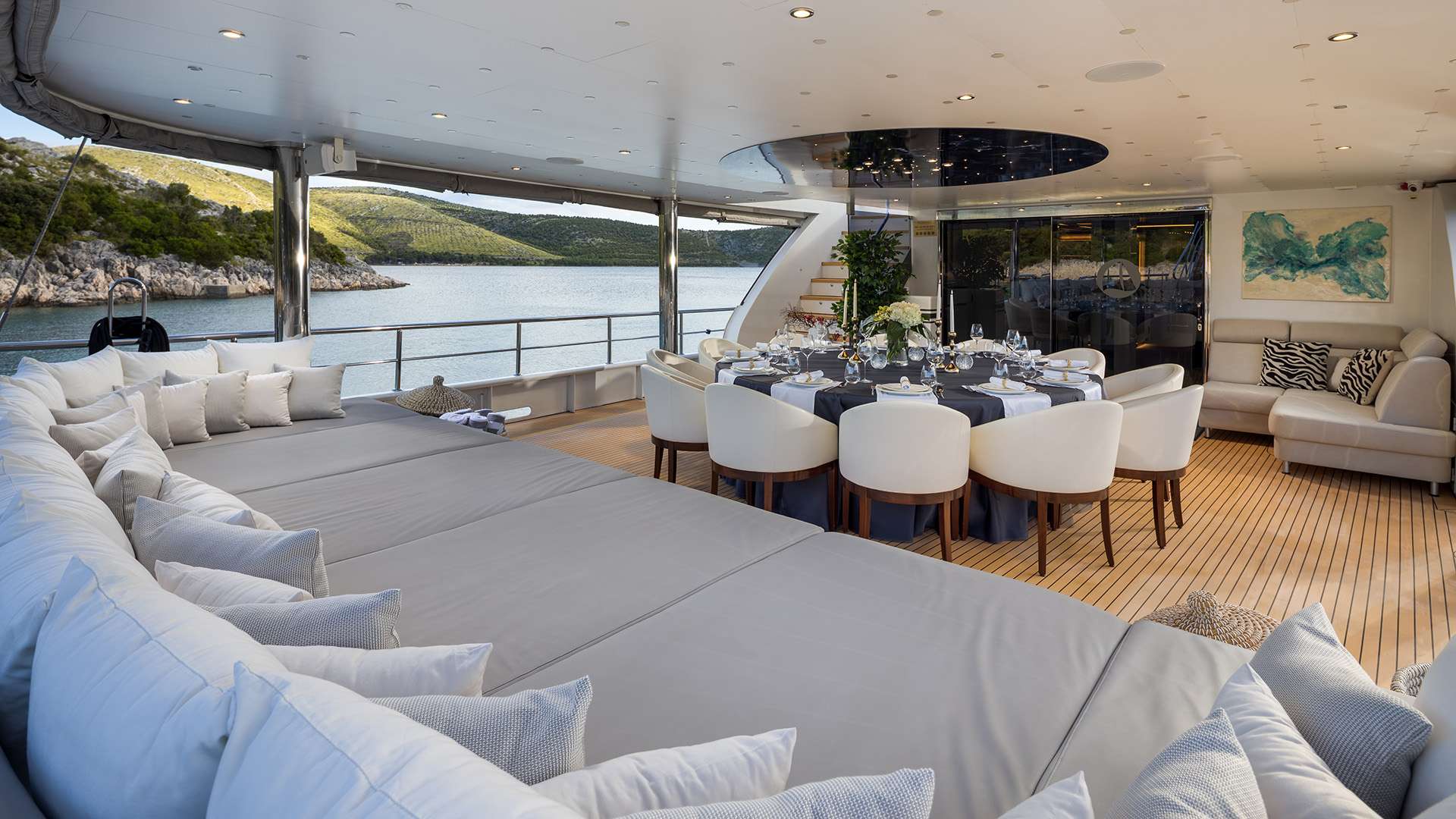 Aurum Sky yacht charter, photo 3