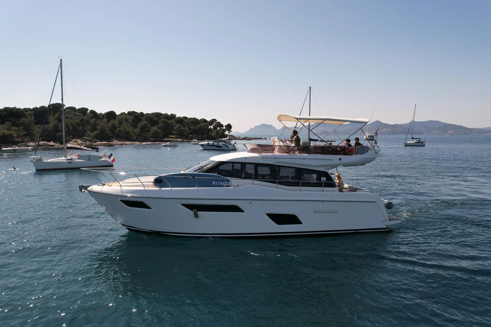 GREENLINE 45 yacht interior