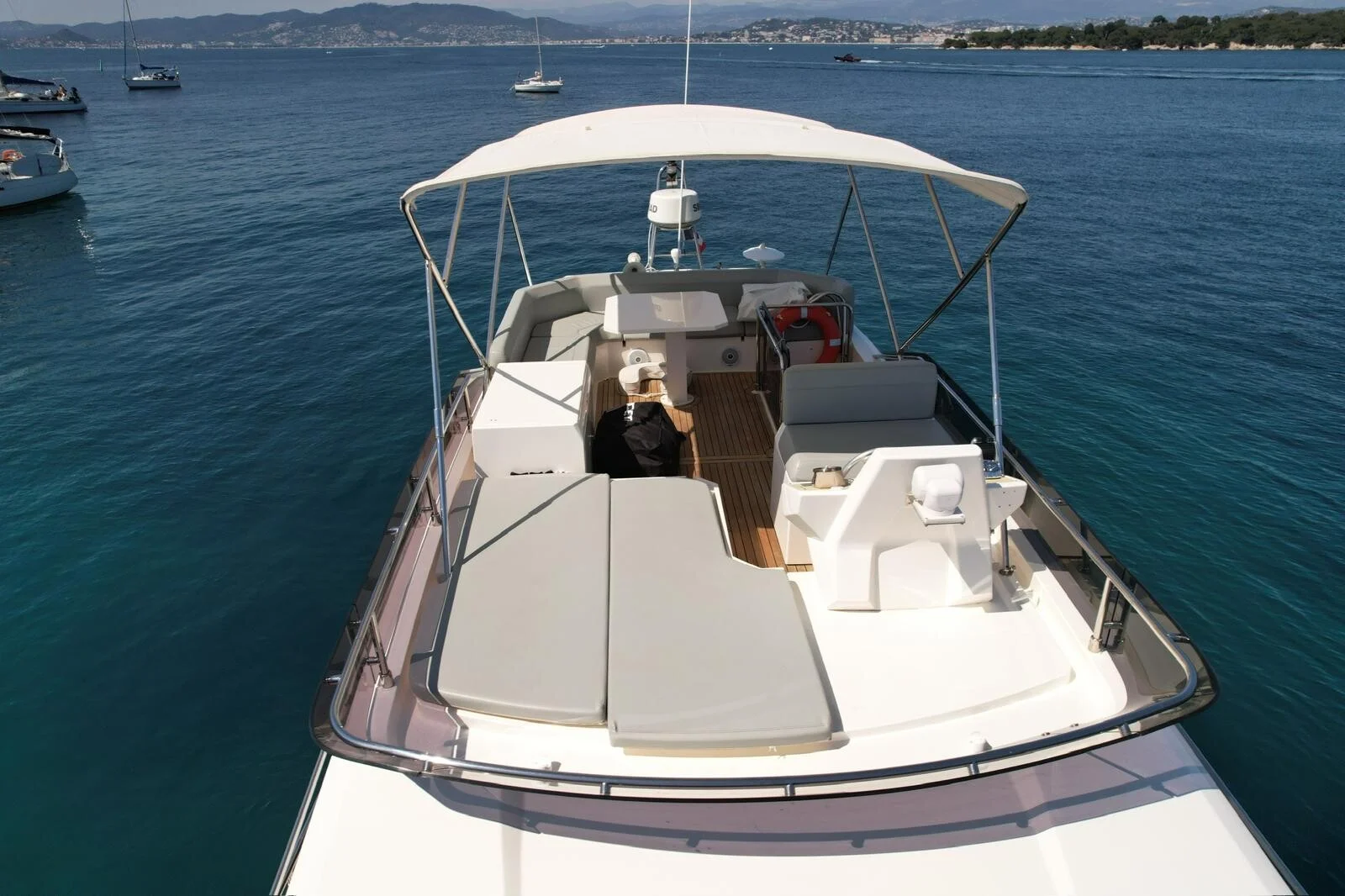 GREENLINE 45 yacht detail