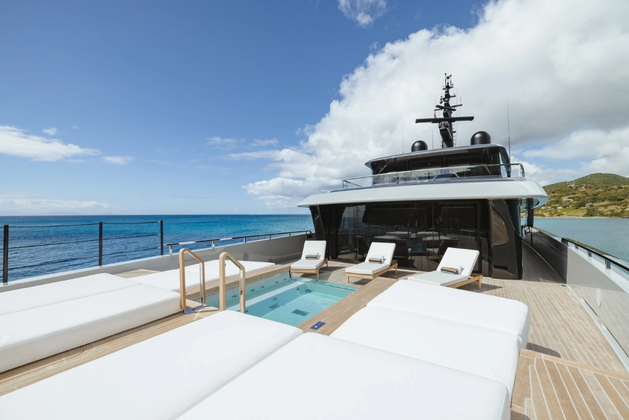  VIRTUOSITY yacht charter, photo 3