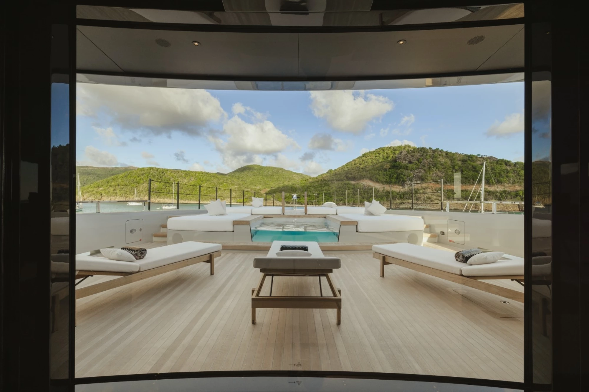  VIRTUOSITY yacht charter, photo 7